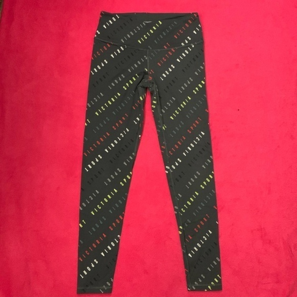 3/$20 Victoria’s Secret Sport Knockout Leggings